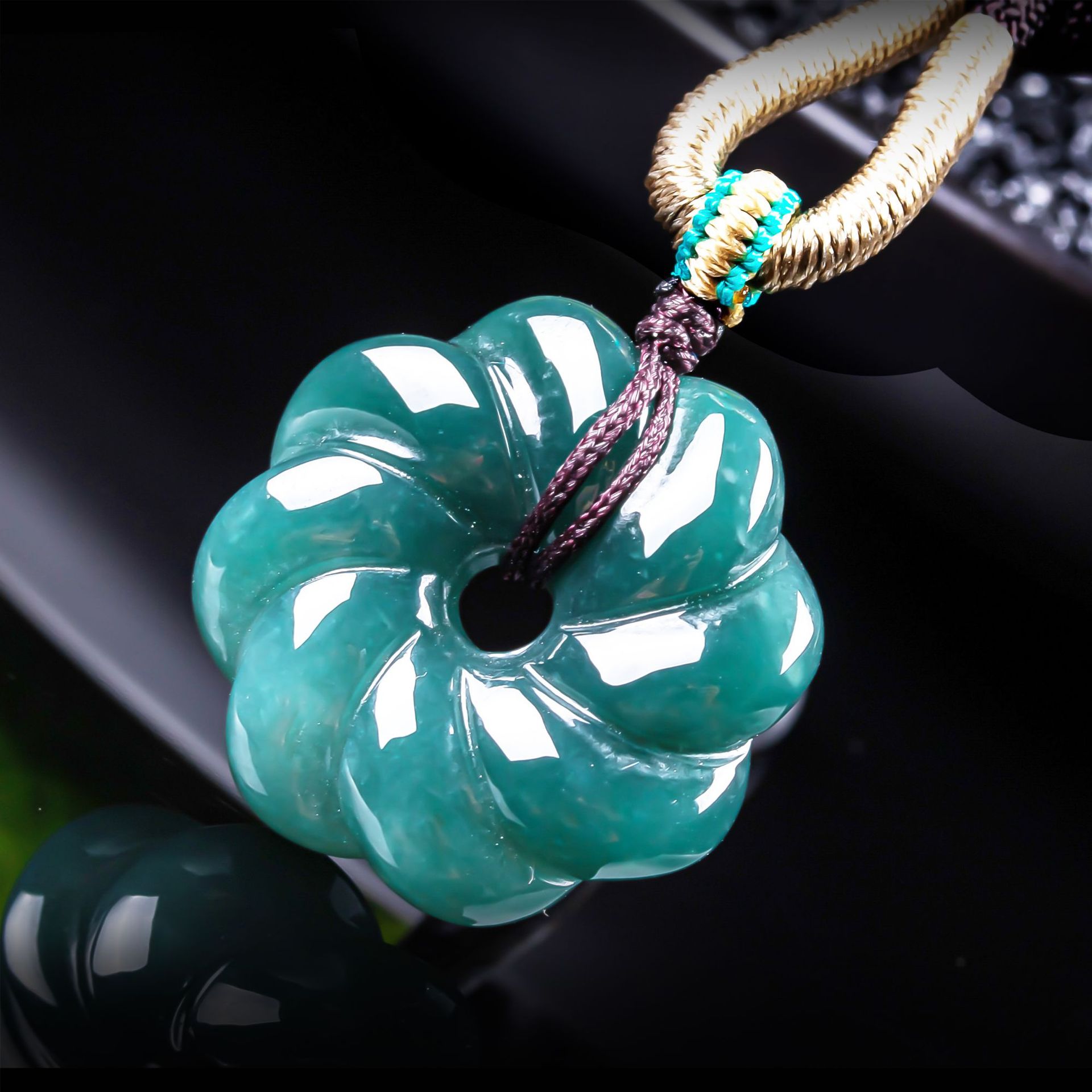 Jewelry & Watches Bench - Naturalny naszyjnik z jadeitu birmańskiego w
